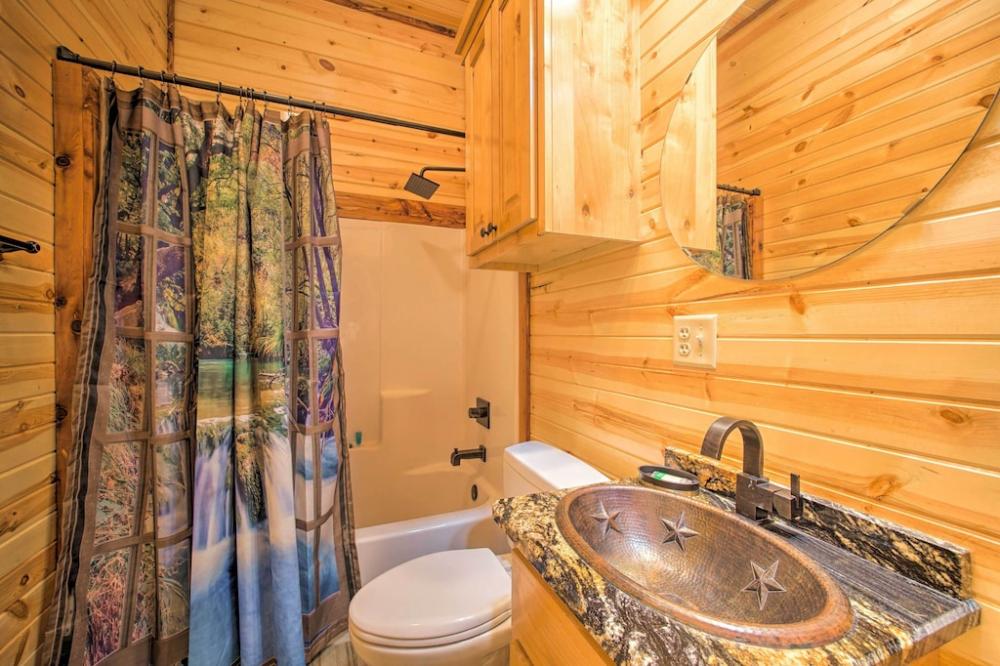 Find The Perfect Mix Of Modern Amenities And Rustic Charm In This Log Home