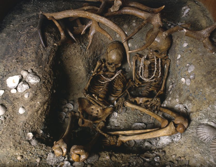 The skeletons of two women, dated between 6740 and 5680 BC, who may have been violently murdered - T-News
