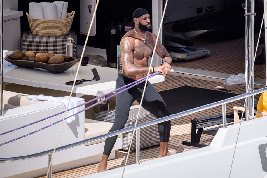 LeBron rented an entire island in the Maldives to travel and practice