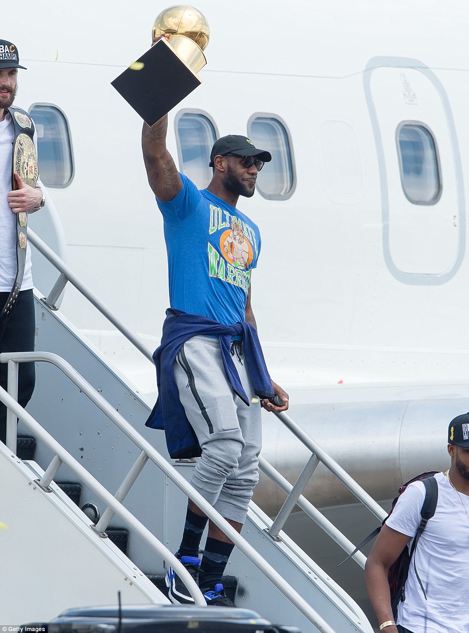 Cleveland Airport Puts On A Hero's Welcome For Lebron And His Squad In Vegas - Car Magazine TV