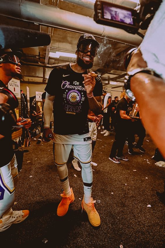 Interesting Photos Of Lebron James After Winning The Nba Finals 2020 - Los Angeles Lakers - Car Magazine TV