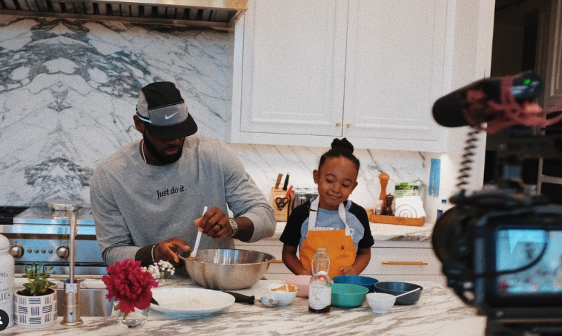 Not Only A King Nba, Lebron James Is An Awesome Husband When Showing Love Through Two Decades Of Cooking For His Wife - Car Magazine TV