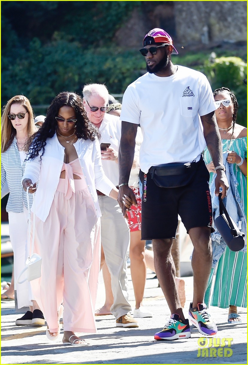 The Camera Accidentally Captured Lebron James And His Wife Savannah Are Joined By Oklahoma City Thunder Player Chris Paul And Friends For A Vacation In Portofino. - Car Magazine TV