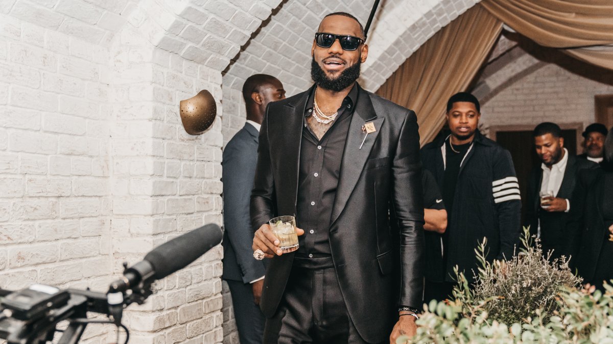 'Billionaire's habit': LeBron James decided to 'pay it all' for luxurious party with famous friends at a sumptuous dinner at Soirée