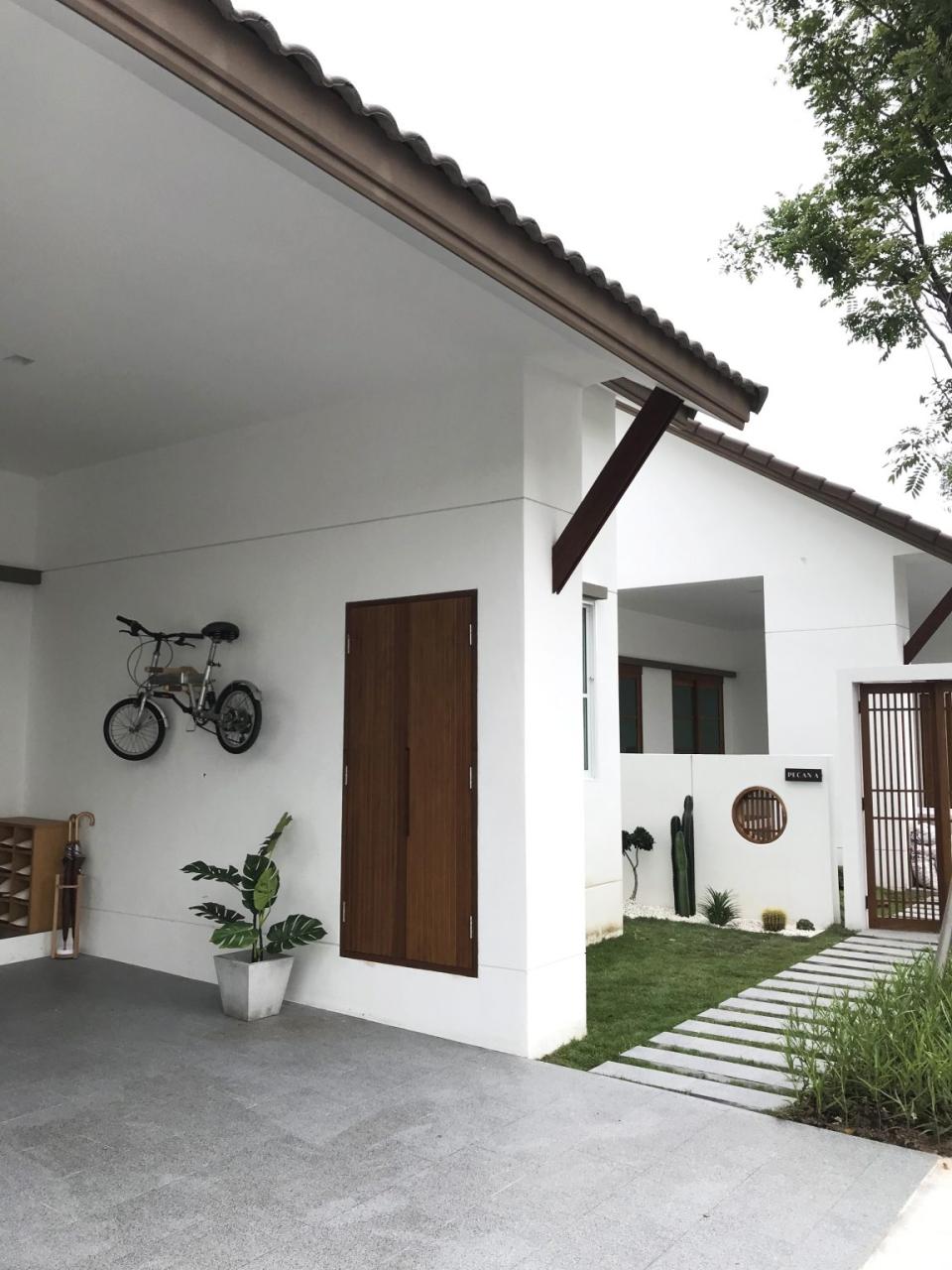 Modern Minimalist One-storey House, Simplicity in Lovely Size