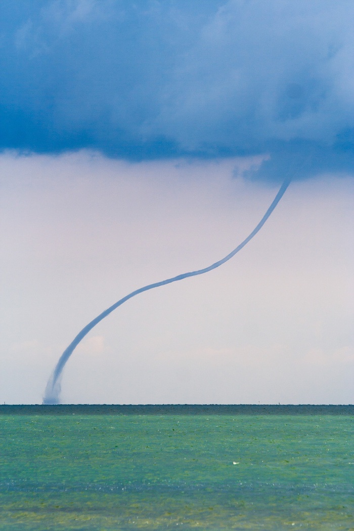 Stunning Waterspouts: A Display of Swirling Beauty and Spectacle in Nature - Mnews