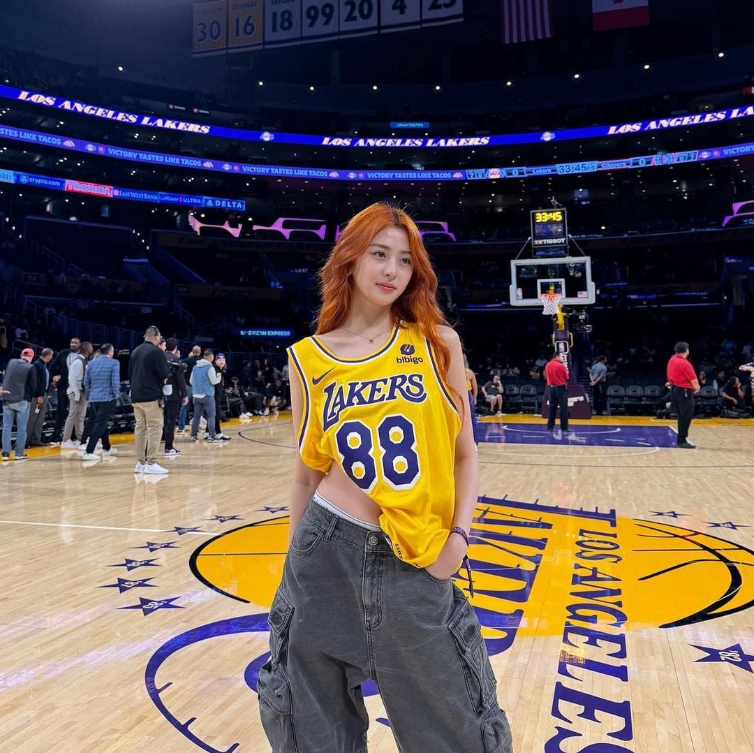 Austin Reaves of the Los Angeles Lakers is apparently dating American-Korean LE SSERAFIM singer Huh Yunjin