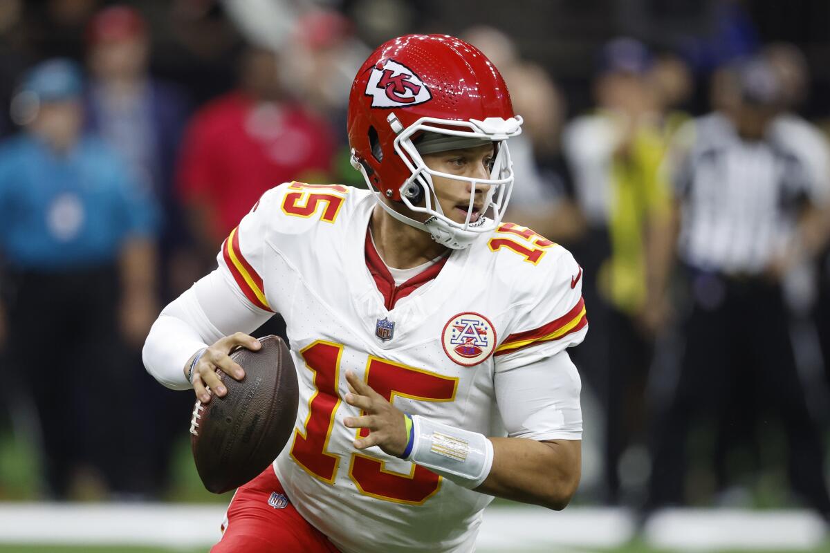 "Unprecedented Sporting Event Surprise: NFL Star Patrick Mahomes' Appearance Ahead of Broncos' Big Game - The Untold Story" - amazingdailynews.com