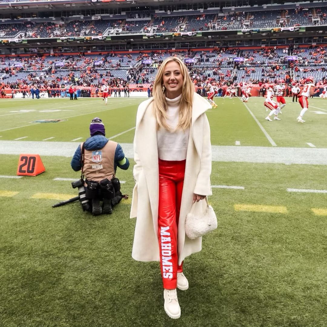 Chic Winter Game Ensemble: Brittany Mahomes Stuns in Cream Coat and Red Leather Pants at Chiefs Match - amazingdailynews.com