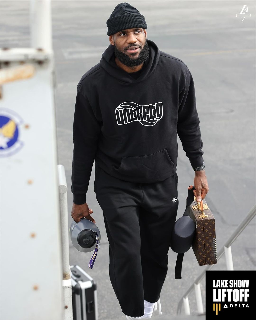High-Flying Lakers: Soaring to Success as Lakers and Lebron James jet to Portland for the Game of the Season on November 17, 2023!