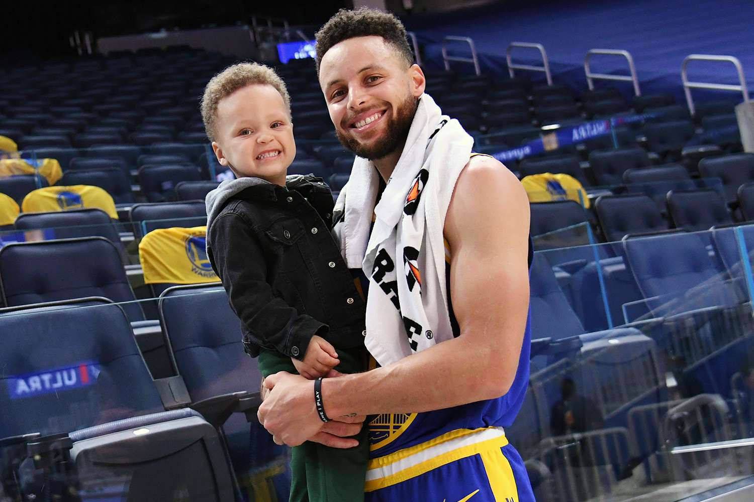An adorable moment between Stephen Curry and his son Canon