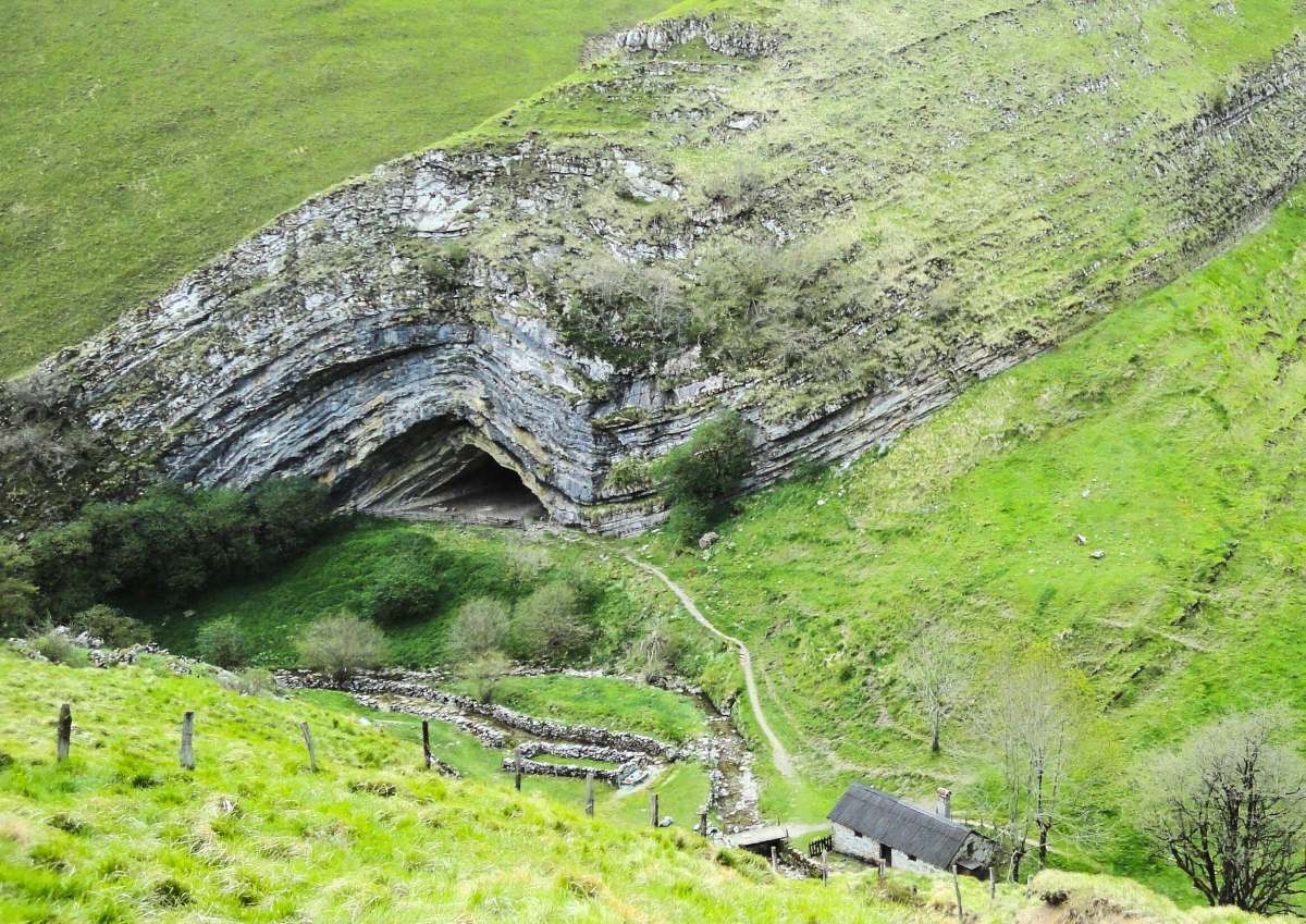 Witnessing the Mighty Forces at Play: Harpea's Cave as a Spectacular Exhibit of Earth's Crust Movement.