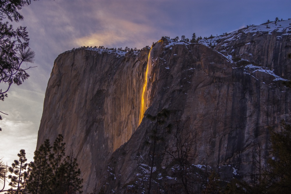 A waterfall in Yosemite National Park transforms spectacularly into a flaming “Firefall” show once a year. – Bestbabies.info