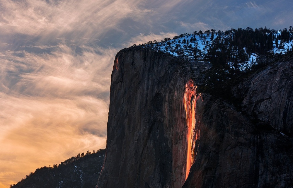 A waterfall in Yosemite National Park transforms spectacularly into a flaming “Firefall” show once a year. – Bestbabies.info