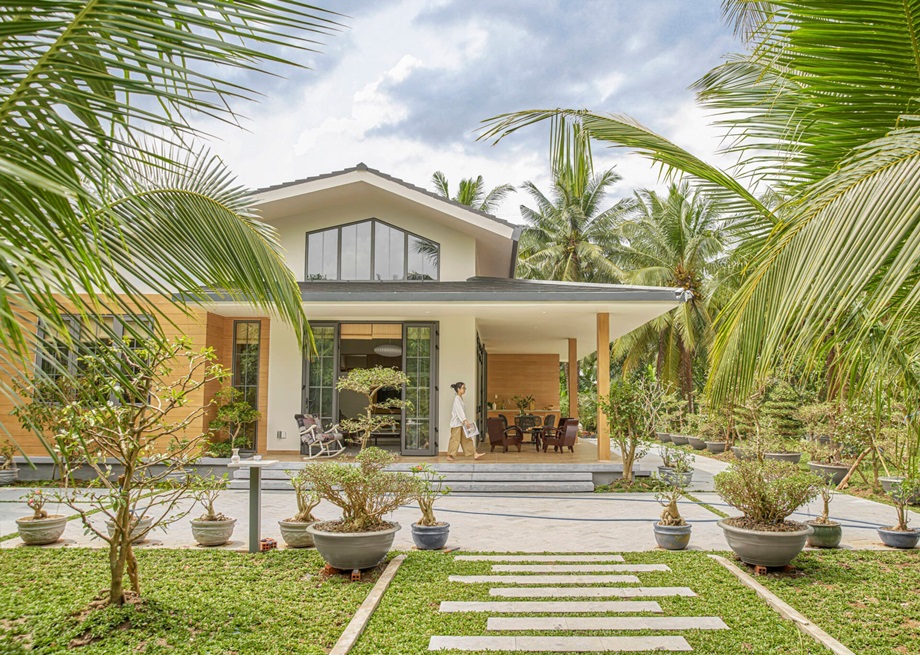 House in a simple garden, emphasizing a warm family space