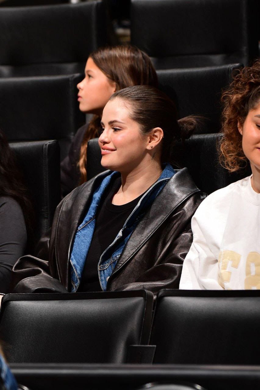 Lakers Angels! Selena Gomez shows off her cute smile while at a Los Angeles Lakers game with family and friends