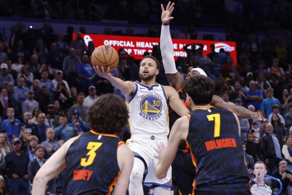 Curry shined in the final 0.2 seconds to help the Warriors win 141-139 against the Thunder