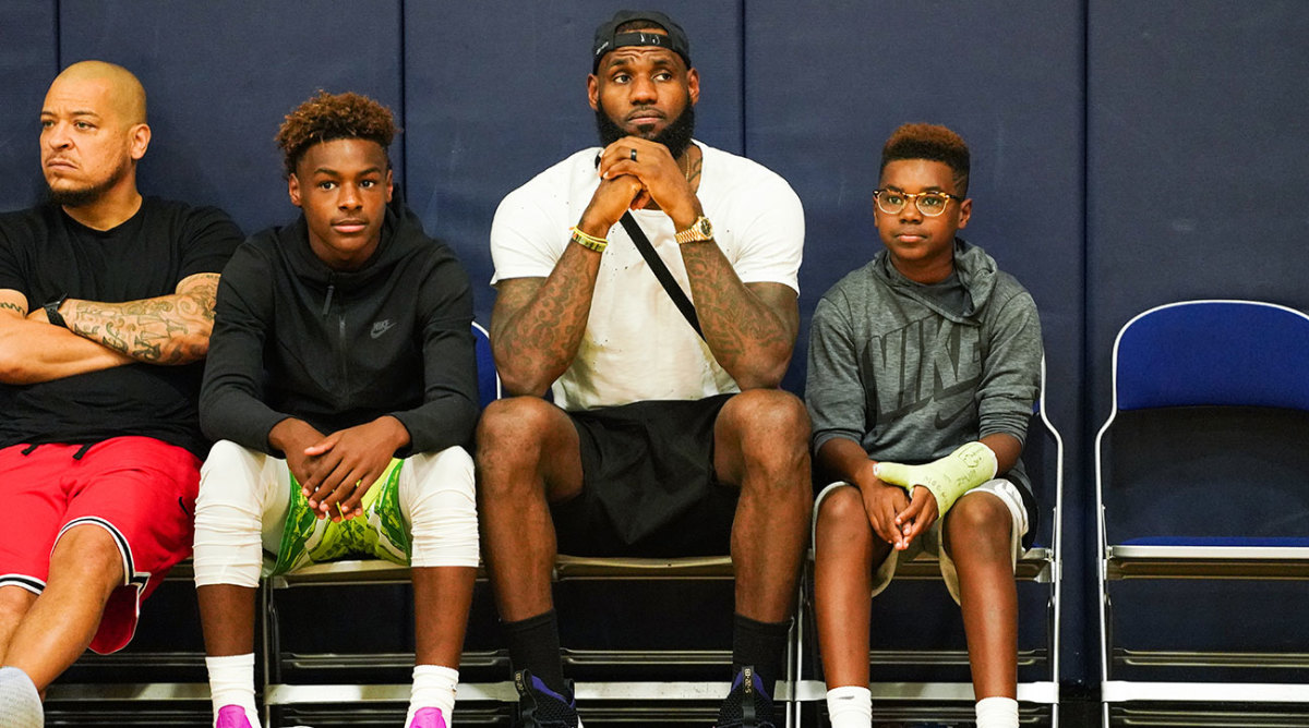 Lebron James: "Seeing My Boys Outside Hooping At 4 Am Literally Made Me Cry In The Car Riding To My Workout." - Car Magazine TV