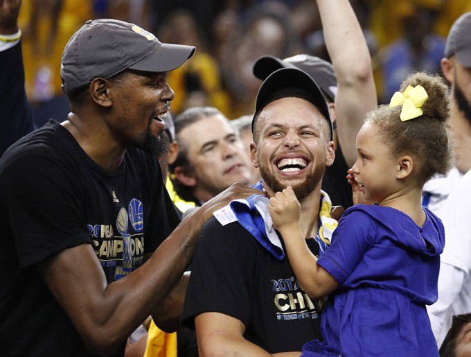 Beautiful moments between Steph Curry and his small family
