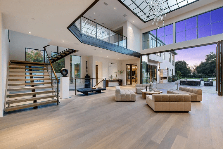 Inside Golden State Warriors Star Stephen Curry's magnificent $30 million mansion, where Snoop Dogg often visits