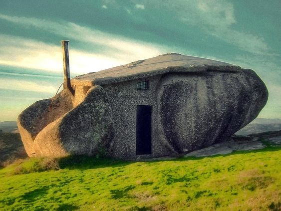 The Enigmatic Stone House: Revealing the Secrets of Seclusion on a Remote Island ‎ - Mnews