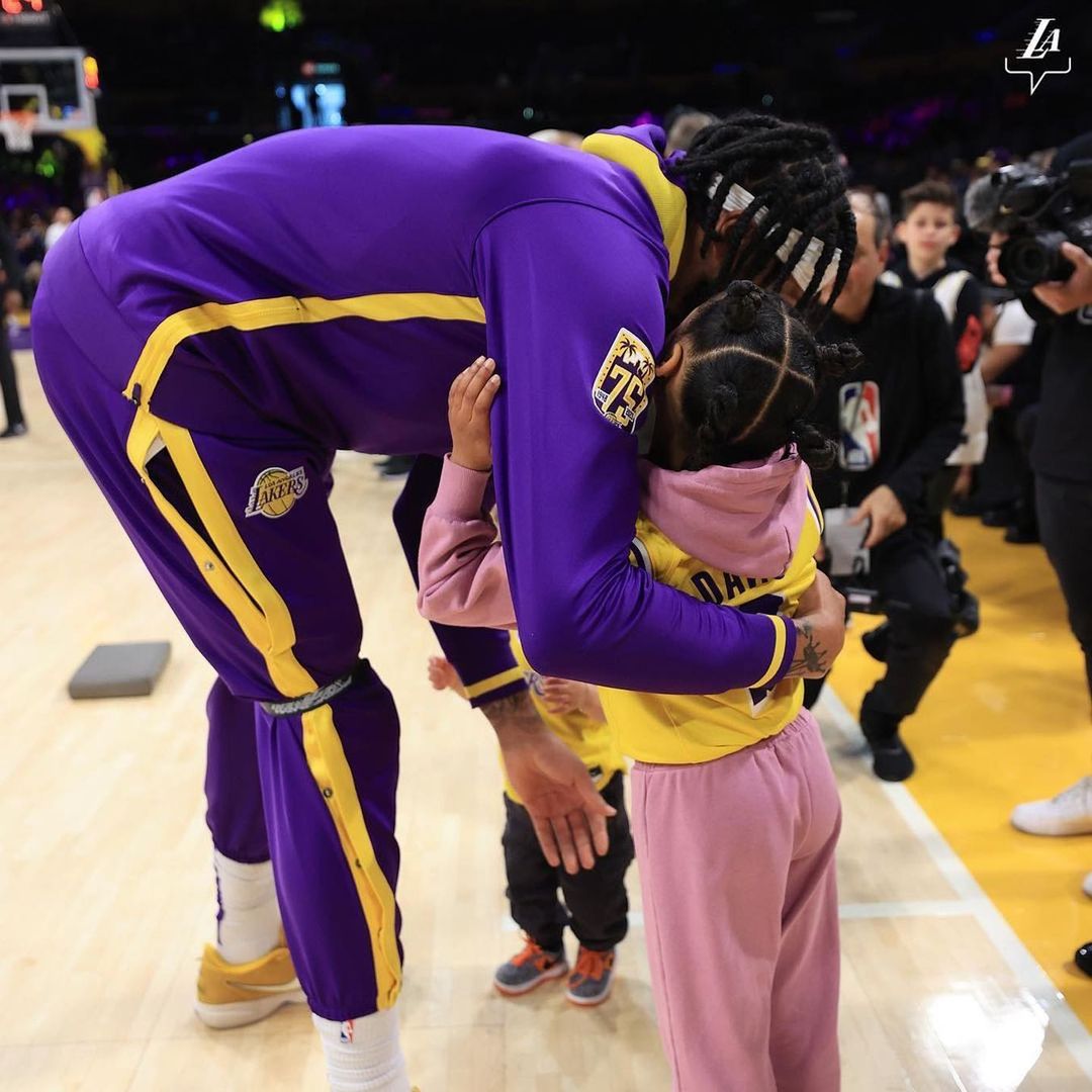 Marlen Davis's wife brought her two pets to watch and cheer for Laker father Anthony Davis' match