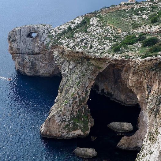 Changing Your Perspective: Exploring The Magic Of Iconic Travel Destinations Adorned With Magnificent Stone Structures - Nature and Life