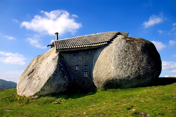 The Enigmatic Stone House: Revealing the Secrets of Seclusion on a Remote Island ‎ - Mnews