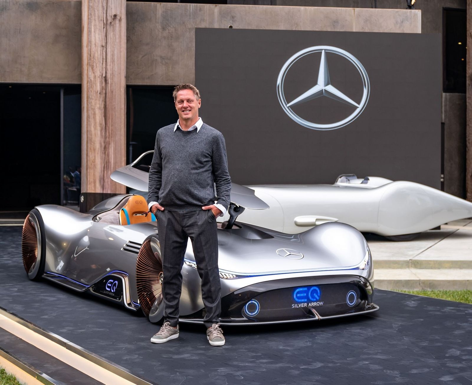 “Silver Arrow” Vision EQ – Mercedes-Benz, Ahead of ITs Tiмe – Car Magazine TV