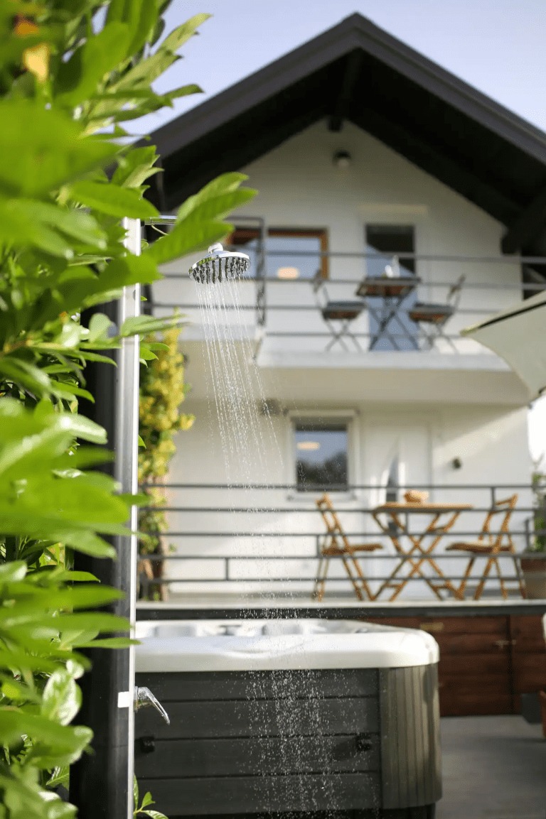 Wonderful Tiny House with Jacuzzi and Sauna