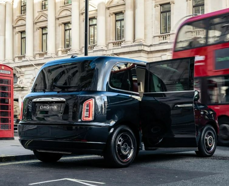 Cruising in Style: Explore the Lap of Luxury in the Black Cab That Rivals First-Class Plane Amenities