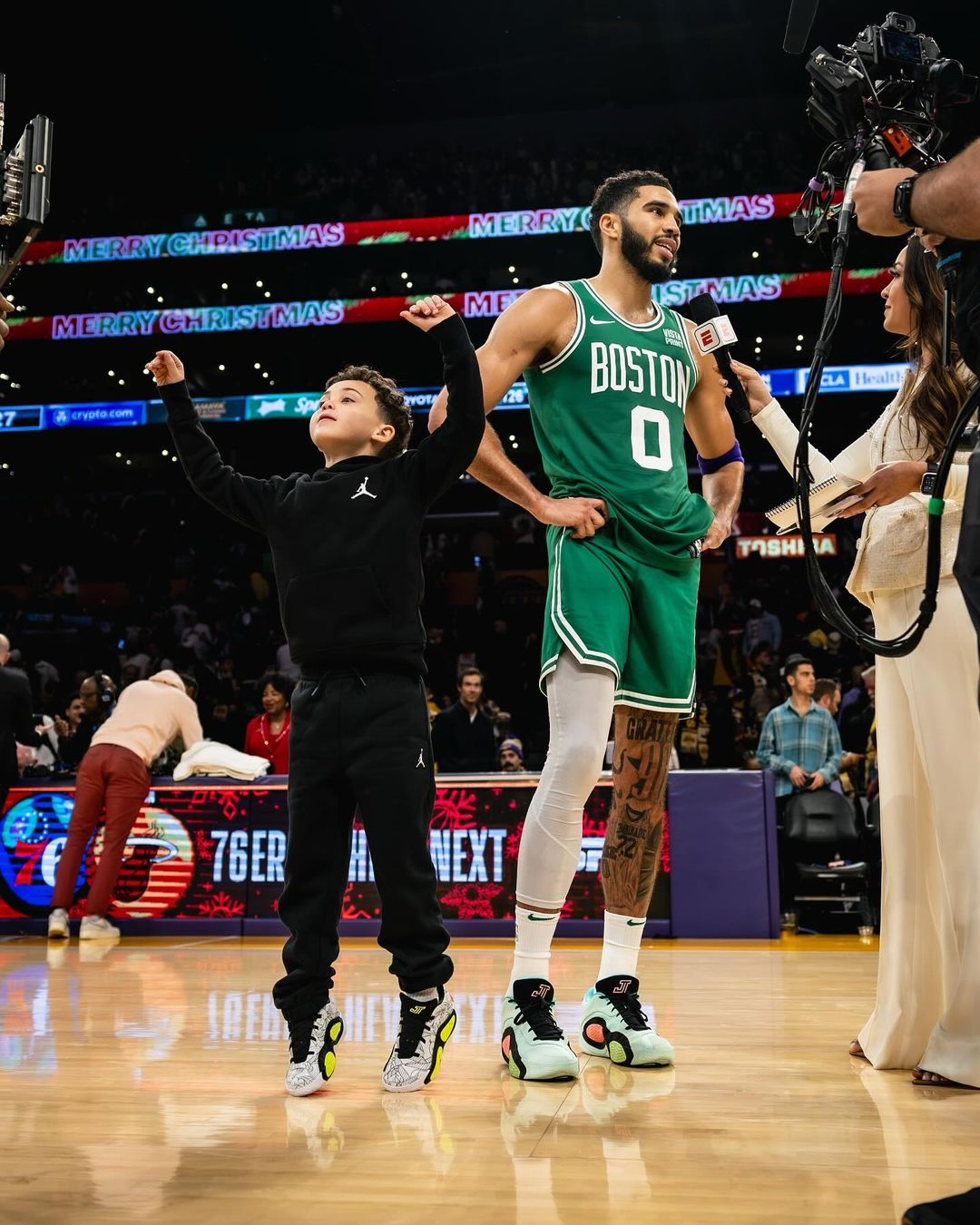 Christmas Crossover: LeBron James and Jayson Tatum’s Son Steal Hearts with ‘DEUCE!!’ Moment