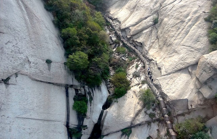 Into the Abyss: Discovering the Unseen Wonders Along Hua Shan, the Pinnacle of Danger