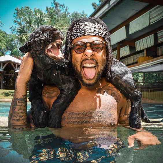 Making a Splash: Lakers’ D’Angelo Russell and His Surprising Poolside Companions