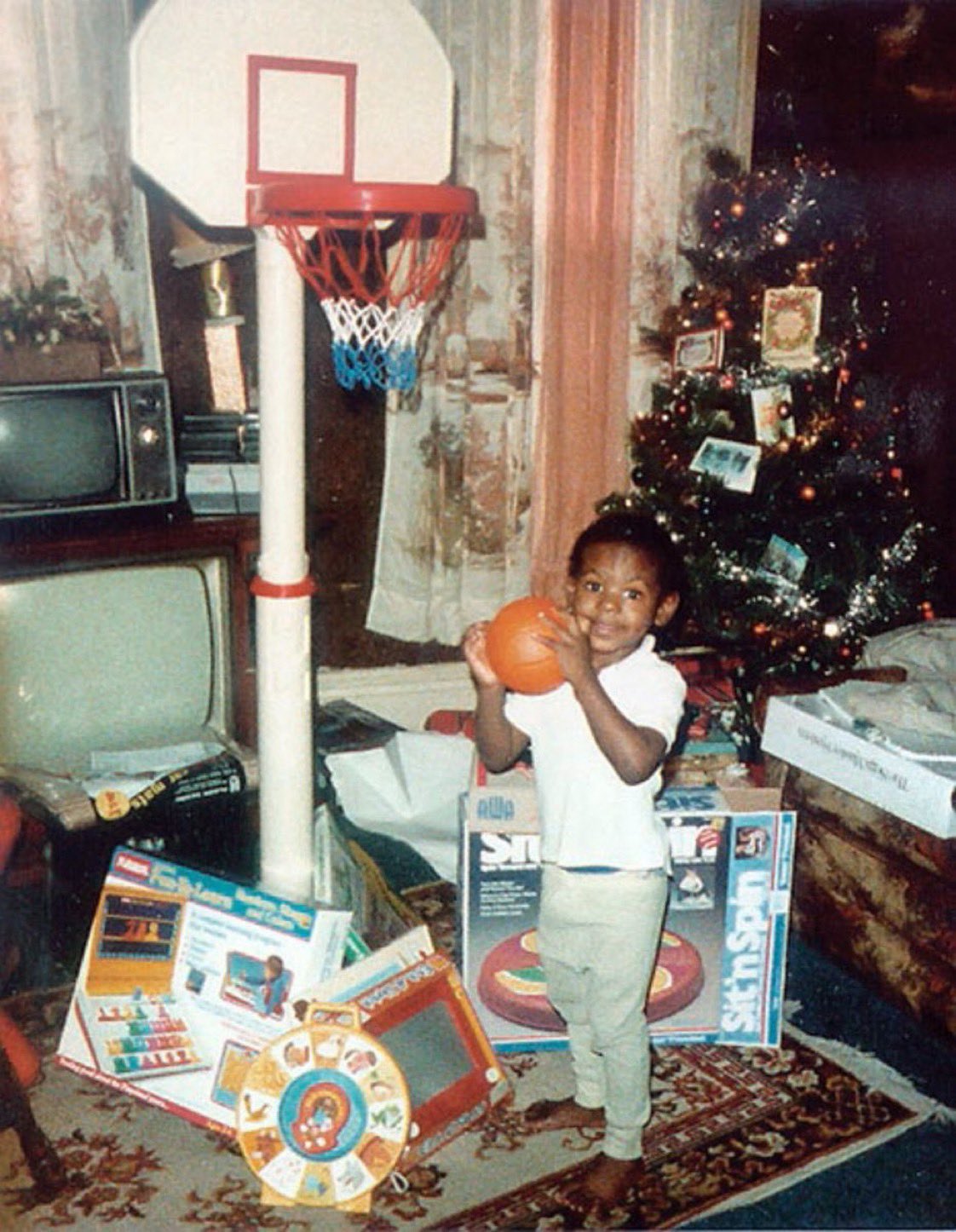 1987’s Gift to 2023: LeBron James Shares Adorable Christmas Throwback