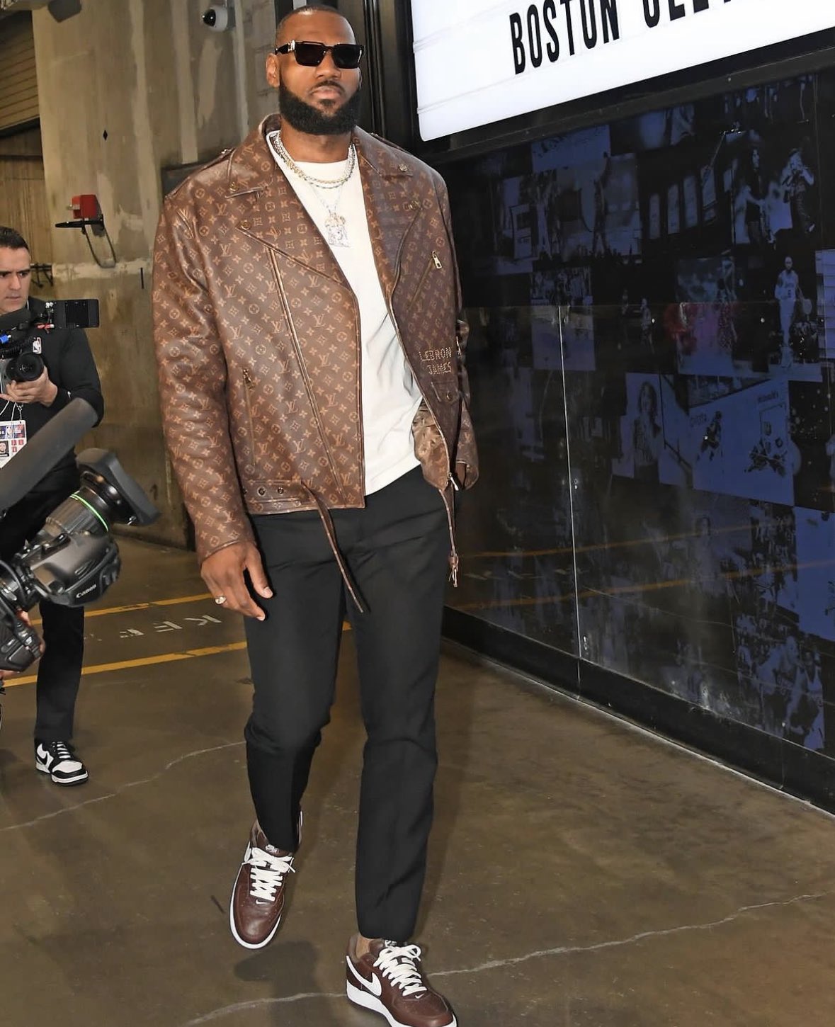 Runway to Court: LeBron James’ Christmas Fashion Statement with Louis Vuitton