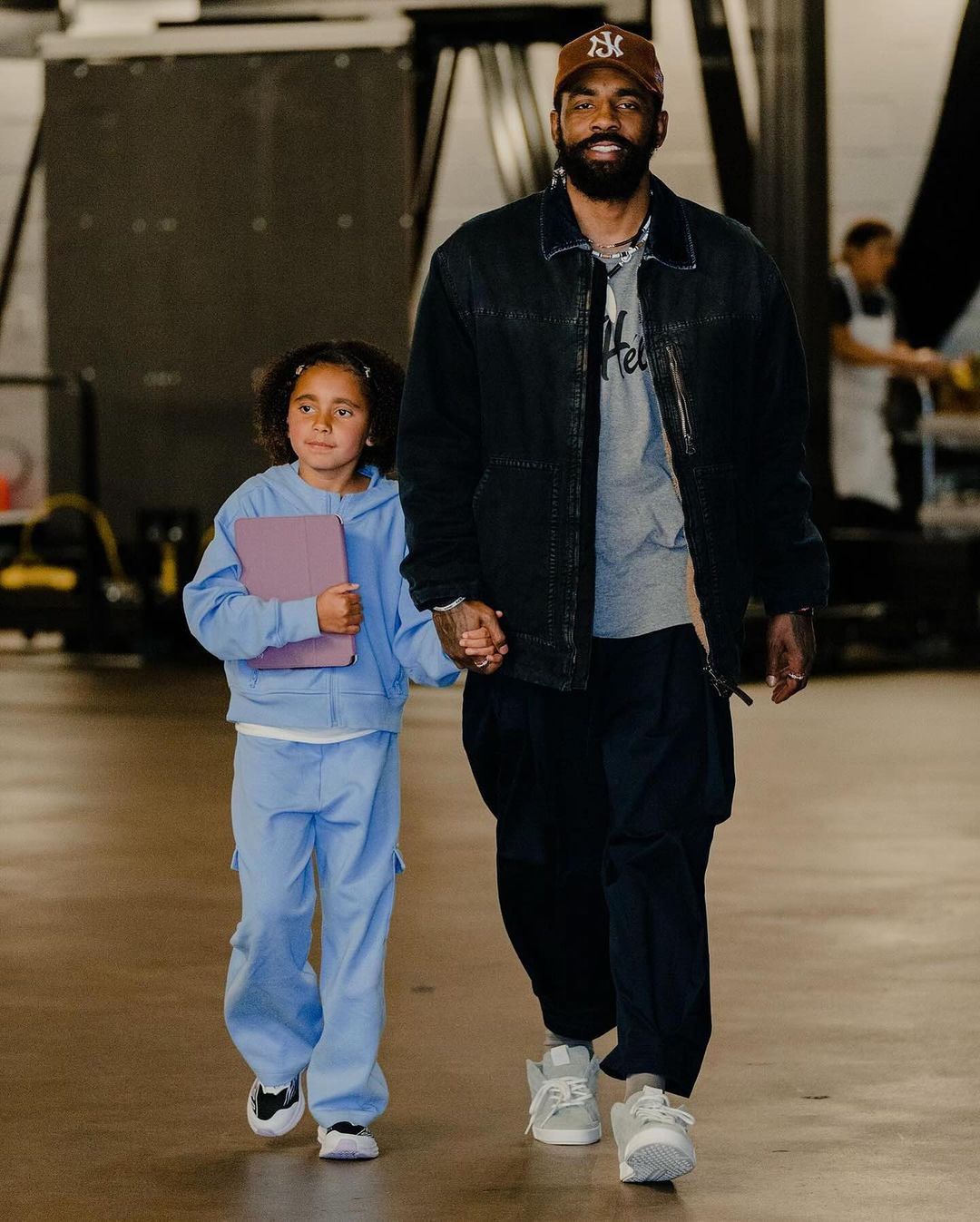 The adorable moments of Azurie Elizabeth accompanying her father Kyrie Irving to NBA games