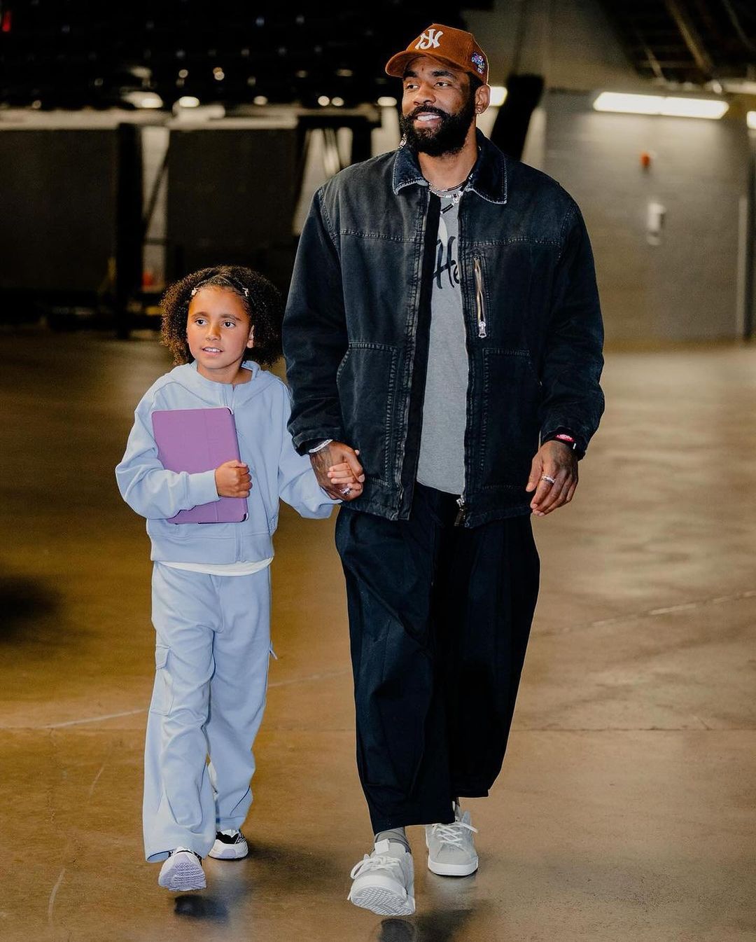 The adorable moments of Azurie Elizabeth accompanying her father Kyrie Irving to NBA games