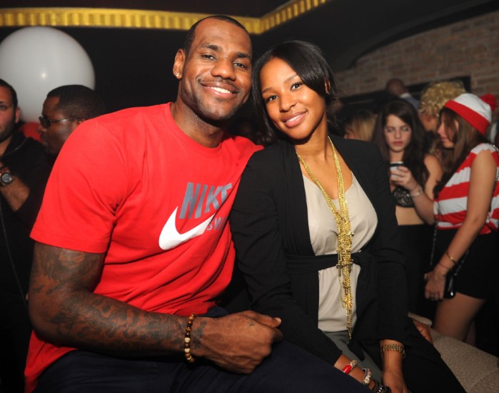 LeBron James and his wife beam with joy as they support their talented sons' basketball game: welcoming the next generation of NBA stars to continue the family legacy