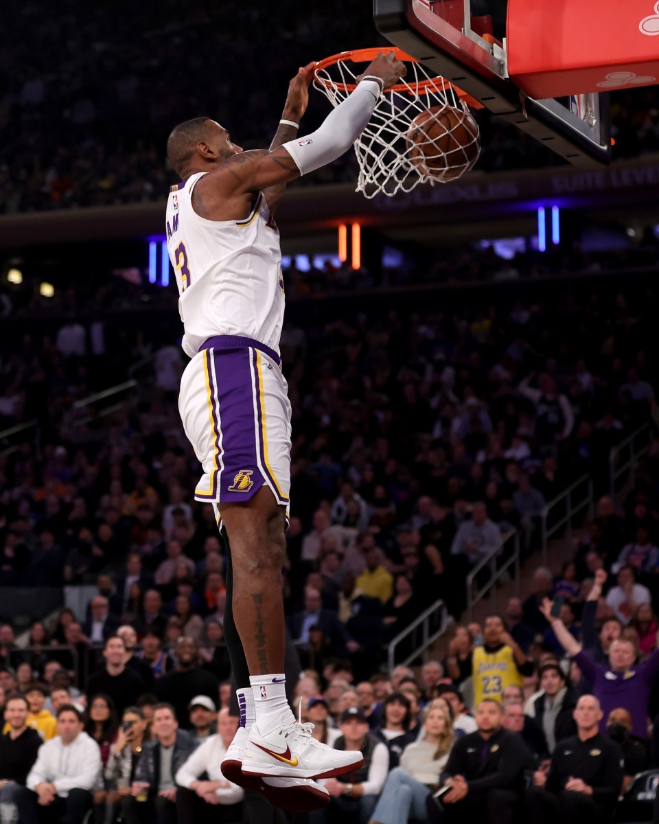 LeBron James' Huge Dunk Went Viral In Lakers-Hornets Game - Fastbreak on  FanNation