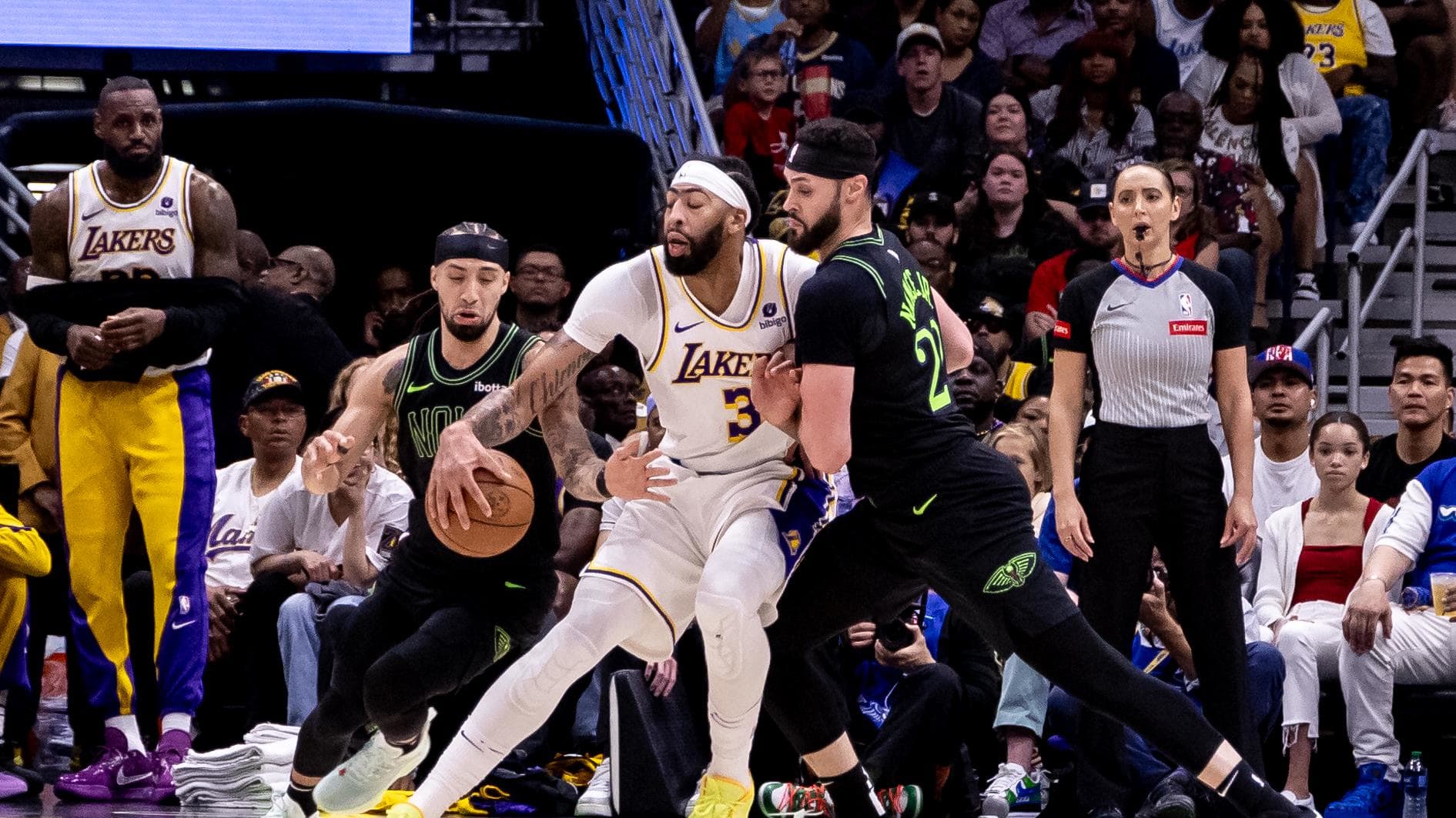 Lakers Injury Report: Update on Anthony Davis' Apparent Back Injury
