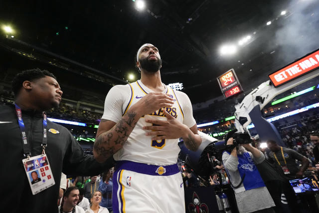 Anthony Davis leaves Lakers season finale with back spasm, accuses Larry  Nance Jr. of 'dangerous play' - Yahoo Sports