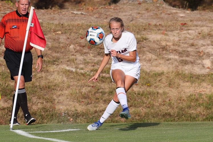 Matthews hat trick helps UT Tyler soccer sweep Belhaven | Sports |  tylerpaper.com