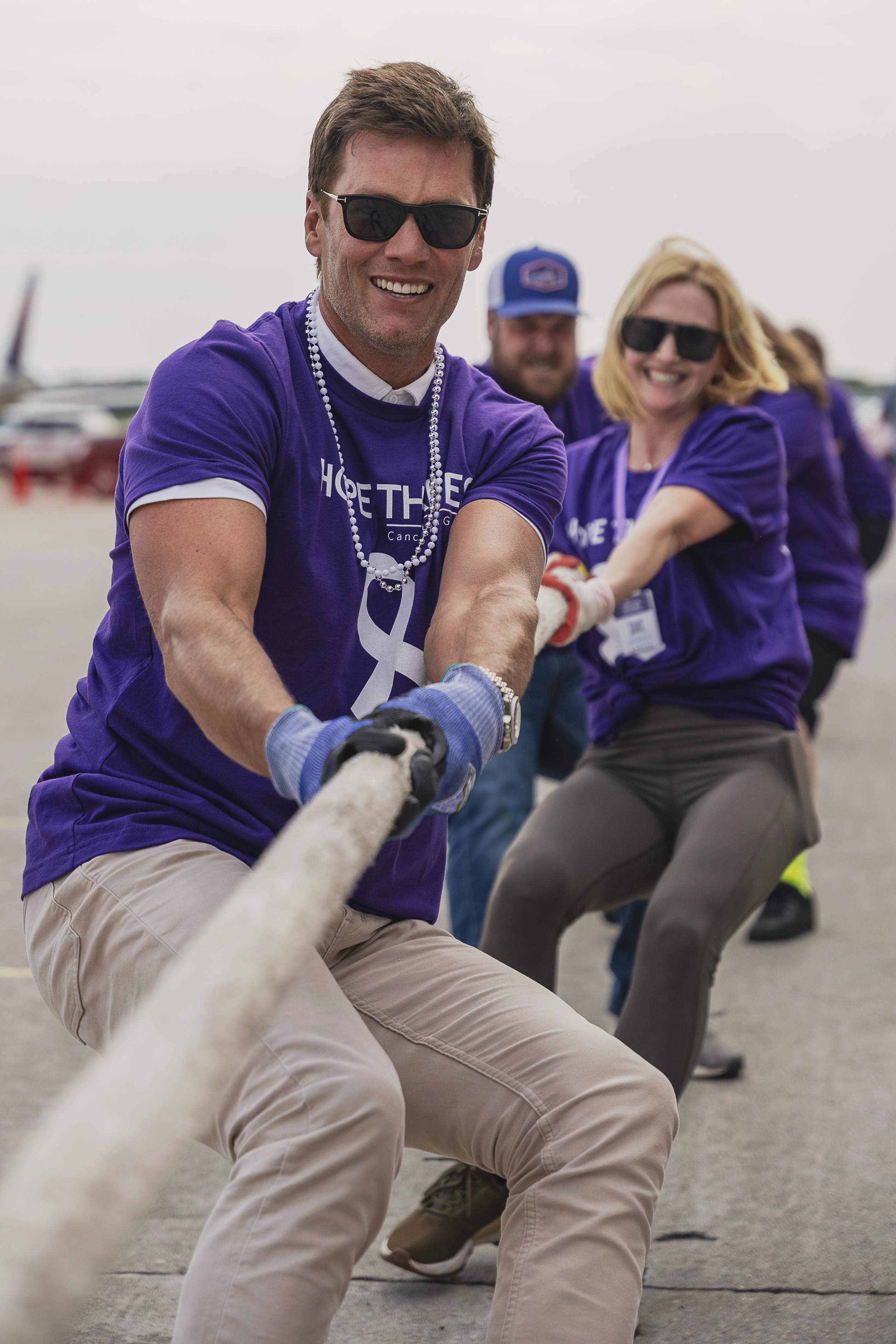 The NFL legend joined a team trying to pull a 255,000lbs Boeing 737