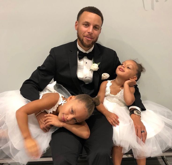 Sydel Curry, sister of #StephenCurry marries Golden State Warriors player  Damion Lee on September 1, 2018 in No… | The curry family, Celebrity  families, Celebrities